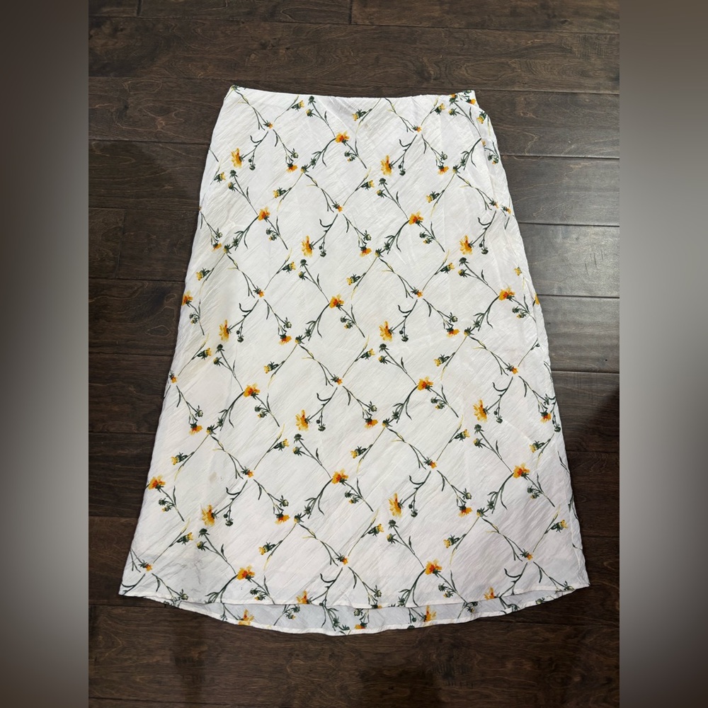 Abercrombie & Fitch White Top with Yellow Floral Design